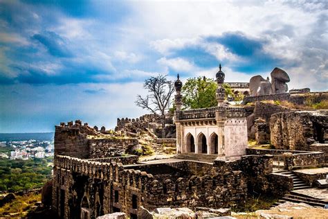 Golconda Fort – Historialinen linnoitus ja akustisen ihmeen osoitus Hyderabadissa!