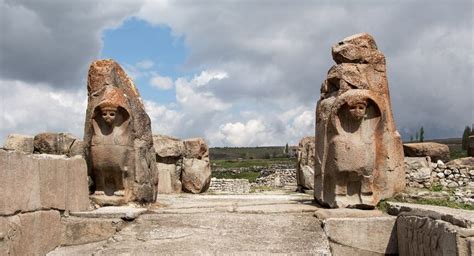  Láhcık Höyük: Muinaisen Anatolian sivilizaatioiden mysteeri ja ihmeellinen nähtävyys!